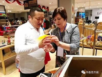 薪火相傳，巧手繪非遺——記哈爾濱市尚威志愿者協會文化志愿者分會參加“哈深哈”麥秸畫展示活動